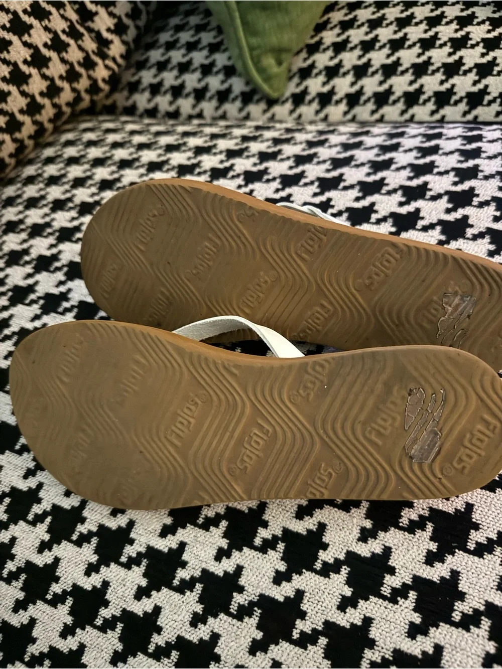 Flojos White Strap Flip Flops❗️